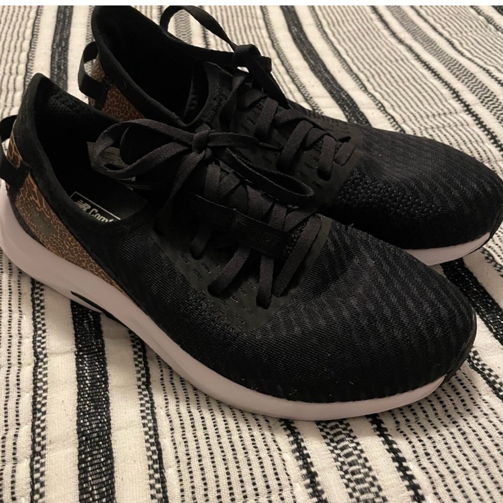 Women’s NEW BALANCE SHOES size 8❤️❤️❤️